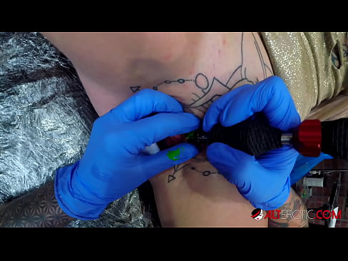 ❤️ Extremt tatuerade snyggingen Sully Savage fick en tatuering på sin klitoris ❤ Vacker porr at sv.bookland.top ️❤